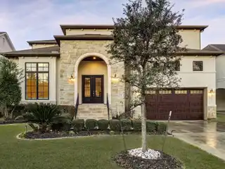 Beautifully Crafted Home in Southern Oaks