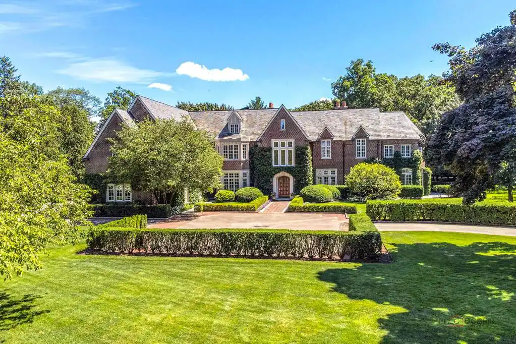 Spectacular Gated Property