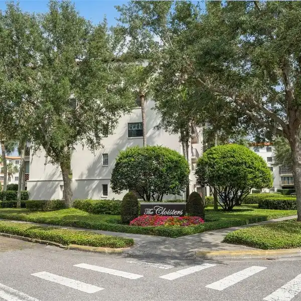 COMBINED UNIT WITH TWO BALCONIES