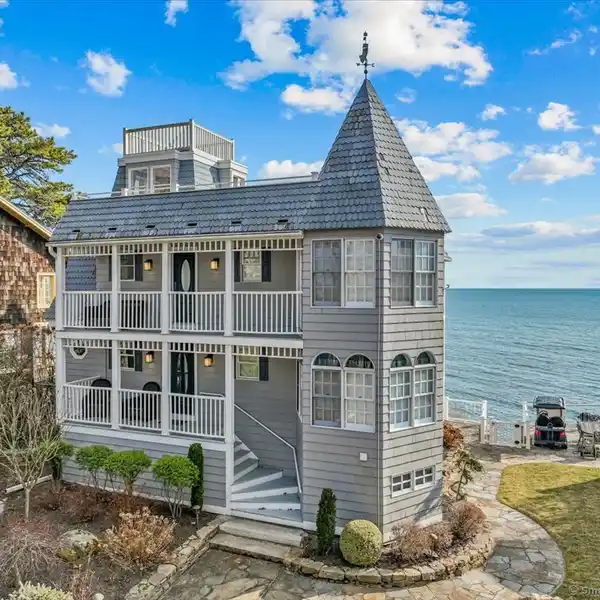 SPECTACULAR WATERFRONT ESTATE