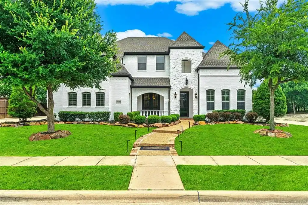 Sophistication and Elegance in Rolling Ridge Estates