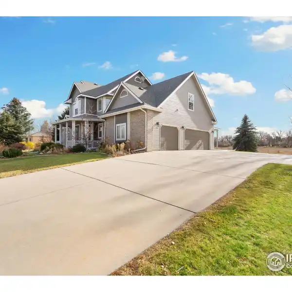 REFINED ELEGANCE MEETS EXCEPTIONAL CRAFTSMANSHIP THROUGHOUT