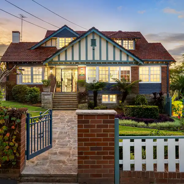 GRAND AND VERSATILE HOME
