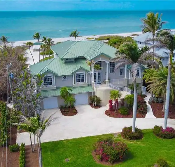 METICULOUSLY REFINED GULF-FRONT ESTATE