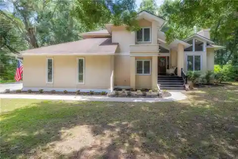 Exquisite Deepwater Retreat on the Saint Marys River
