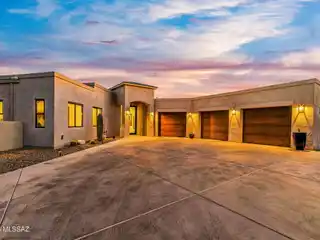 Singular Expression of Refined Desert Living