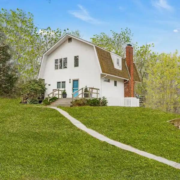 IDYLLIC ARTIST'S HOME