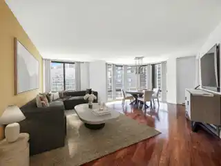 Sun-drenched High-floor Rental