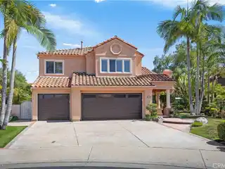 Entertainer’s Dream in Exclusive Guard-gated Community