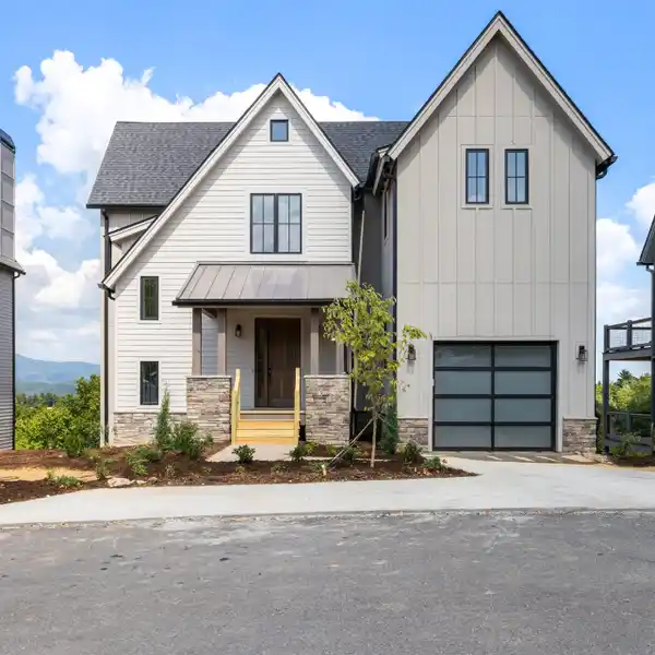 NEW CONSTRUCTION IN THE PRESTIGIOUS BLUE RIDGE MOUNTAIN CLUB