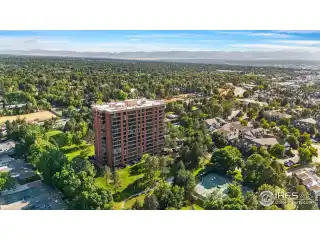 Resort-Style Sophistication in Cherry Hills