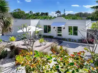 Beautifully Updated Home in the Heart of Lake Park