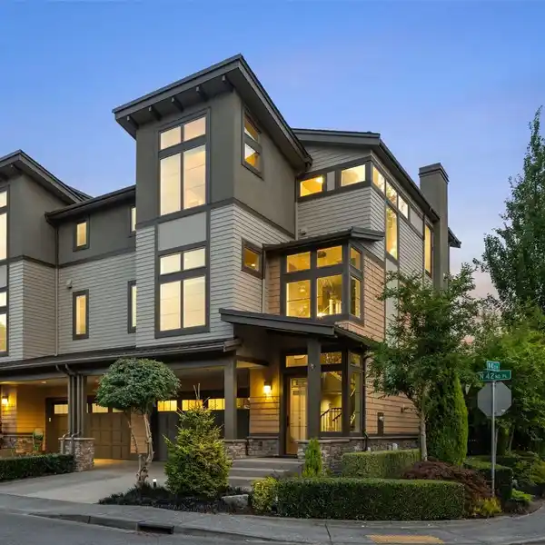 LAKE WASHINGTON VIEWS FROM STUNNING CORNER UNIT