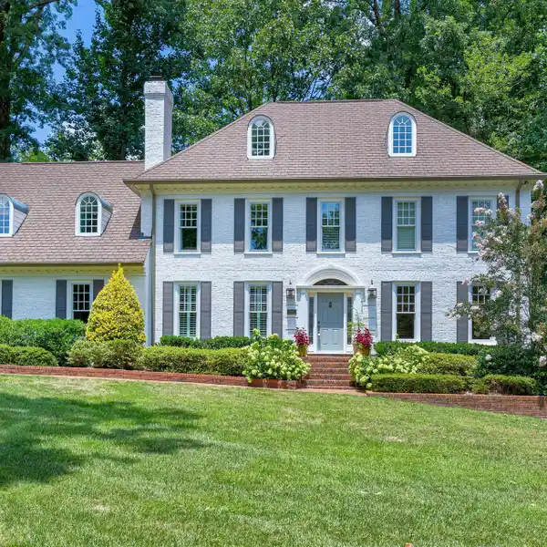 CLASSIC NORTH RIDGE ESTATES HOME