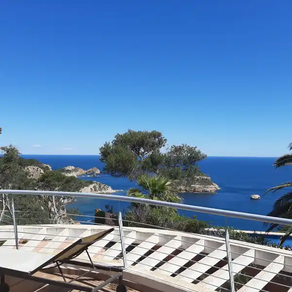 BEAUTIFUL VILLA LOCATED IN EXCLUSIVE RESIDENTIAL AREA