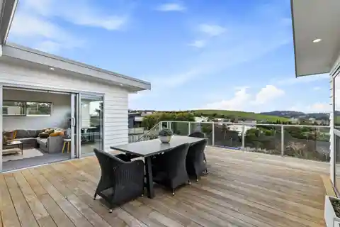 Elegant Waimauku Retreat with Panoramic Views
