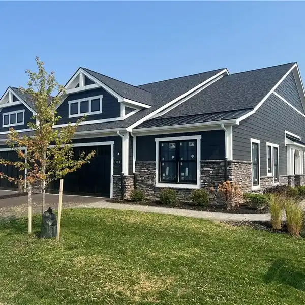 THREE BEDROOM HOME IN THE MOORINGS ON KEUKA