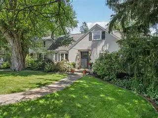 Enchanting Elegance with Lush Outdoor Living