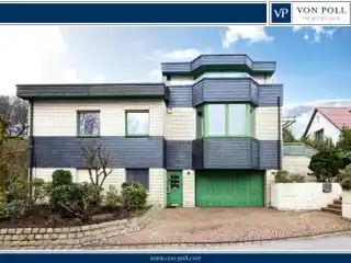 Special Property in a Cul-de-sac