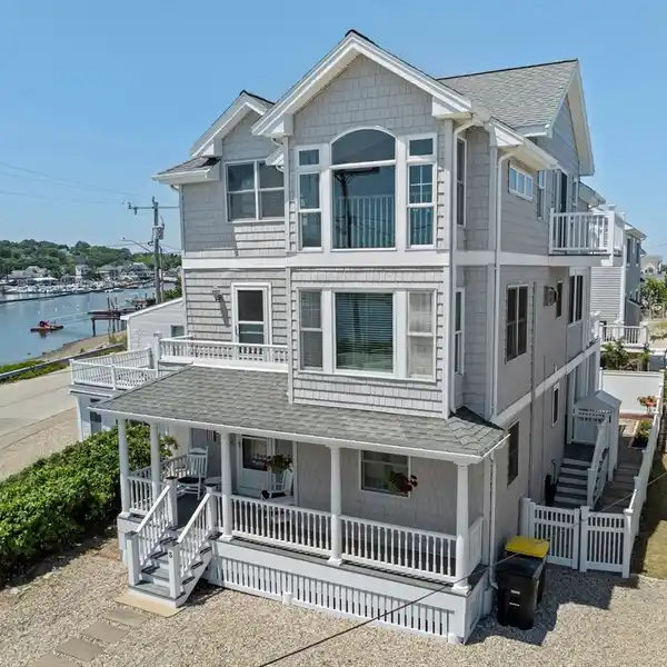 CUSTOM-BUILT BEAUTY STEPS FROM THE SHORELINE