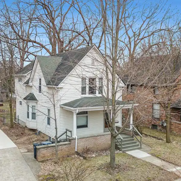 UPDATED CLASSIC BURNS PARK HOME