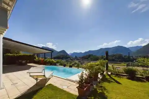 Prestigious Villa with Amazing Unobstructed Views