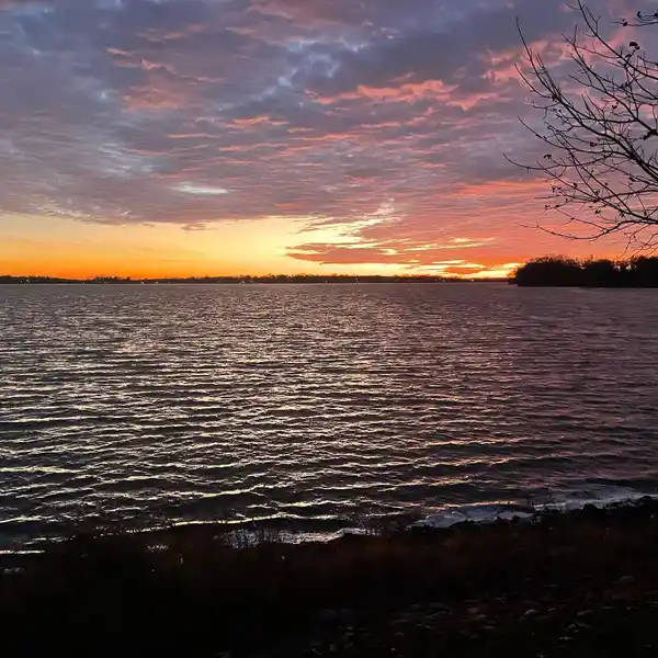 A REMARKABLE LAKESIDE LIVING EXPERIENCE