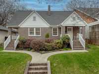 CLASSIC HOME IN THE HISTORIC DISTRICT OF WILMORE