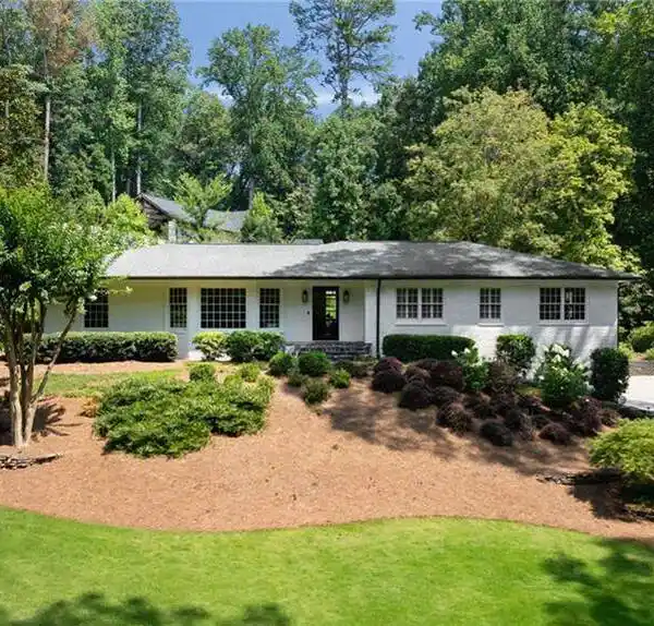 RENOVATED RANCH RETREAT IN CHASTAIN PARK