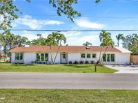 HIGH-END REMODELED HOME IN NAPLES' PRIME LOCATION
