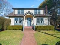 PERFECT PRIVACY WITH IDEAL VILLAGE PROXIMITY
