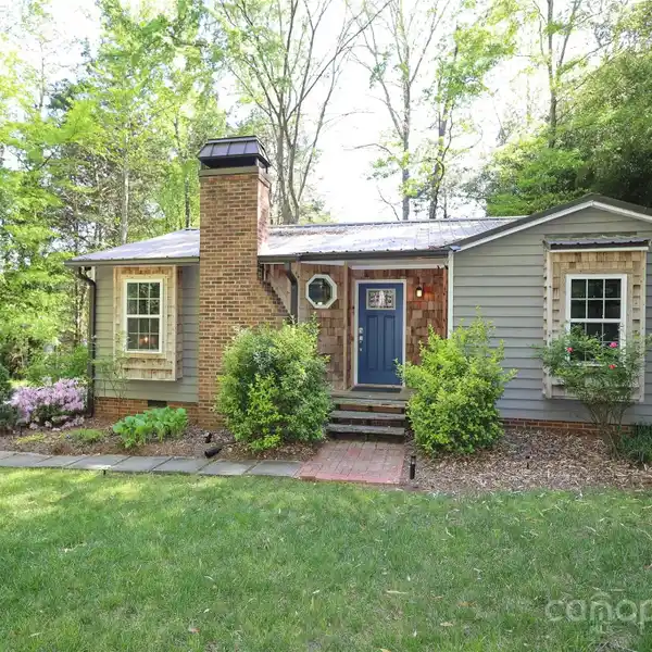 RARE FULLY RENOVATED COTTAGE