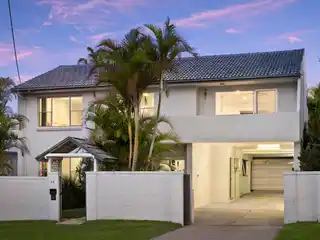 Laid-Back Beach Lifestyle in Sunlit Sanctuary