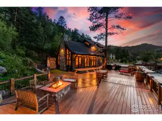 Rustic Luxury Retreat with Stunning River Views