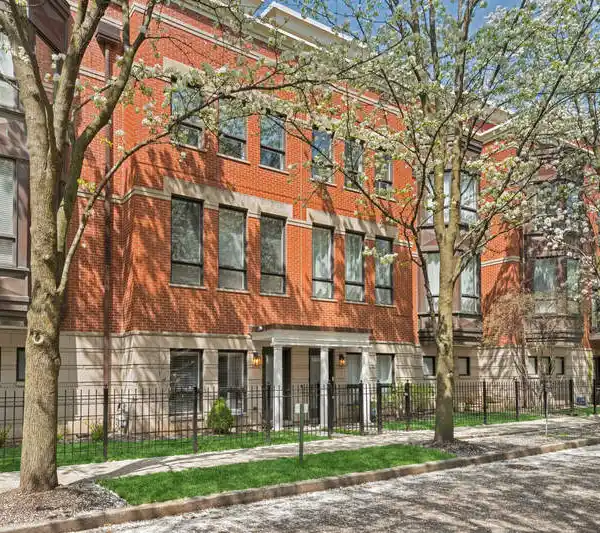 STUNNING OLD TOWN TOWNHOME WITH DESIGNER UPGRADES