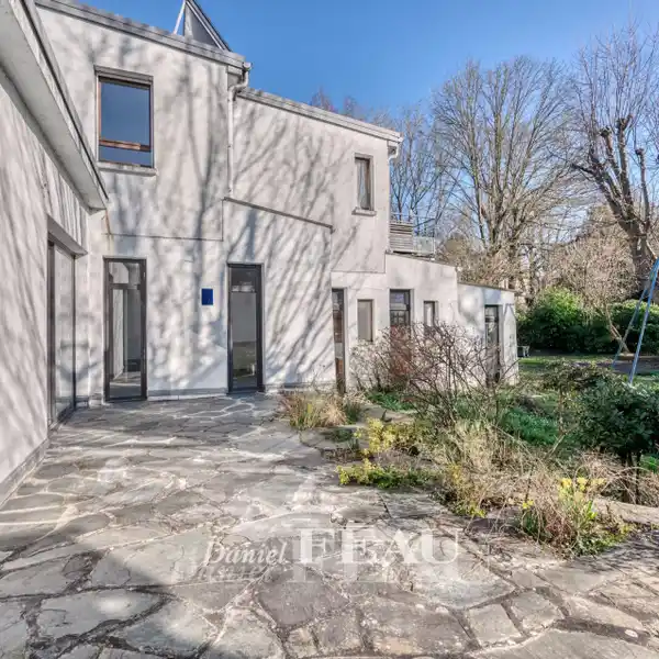 UNIQUE HOME WITH SERENE GARDEN