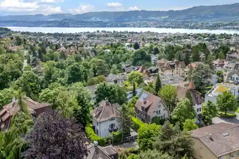 Refurbished Art Nouveau Villa with Elegant Garden on the Zurichberg