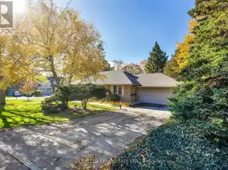 Stunning Detached Ranch Bungalow with Modern Updates