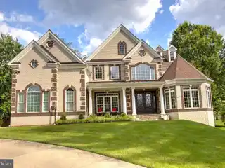 Spacious Vienna Residence Near Top Schools & Metro Access