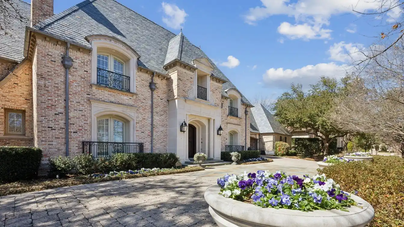 Extraordinary Estate in an Exclusive Enclave