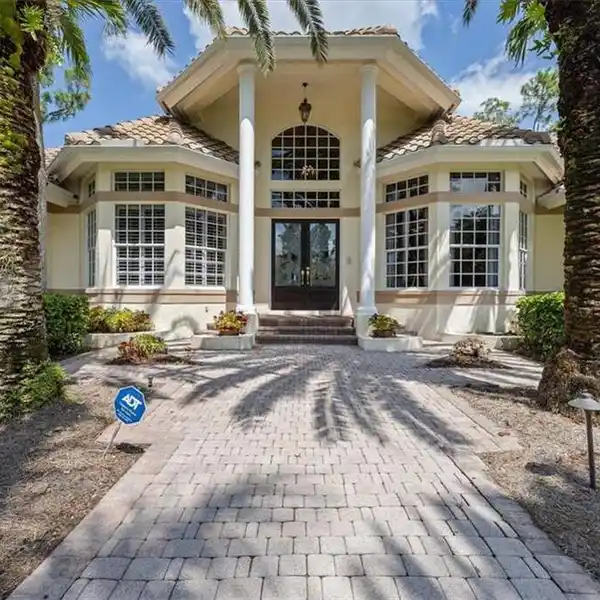 ESTATE LOT IN THE HEART OF QUAIL WEST GOLF & COUNTRY CLUB