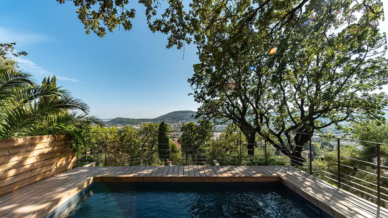 High-end Living in the Heights of Hyeres