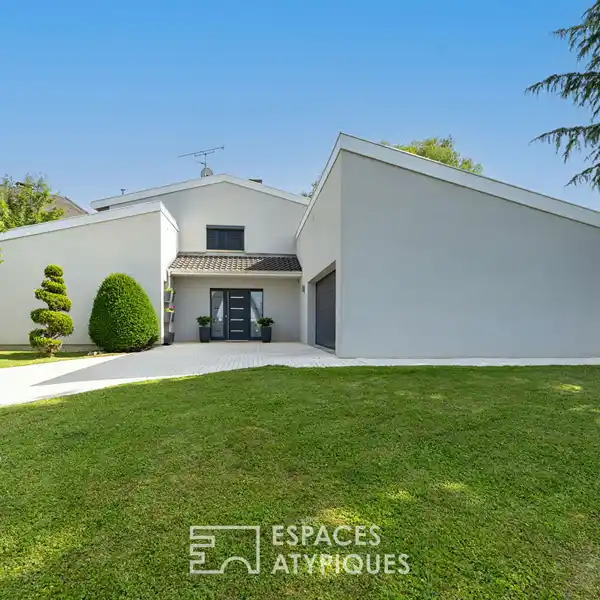 ARCHITECT-DESIGNED RETREAT ON 18 ACRES WITH POOL