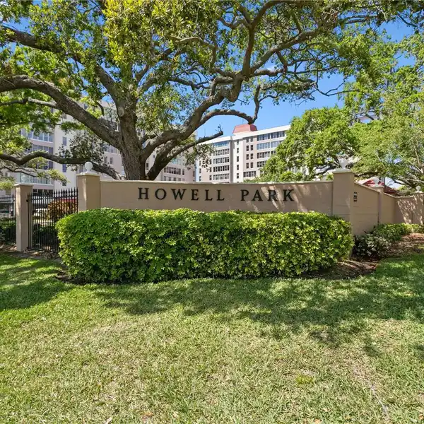 SPACIOUS PENTHOUSE IN A LOVELY COMMUNITY