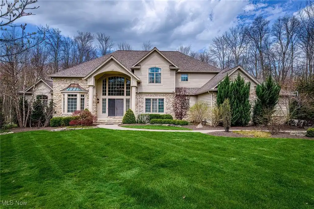Gorgeous Custom Home in Canyon Lakes