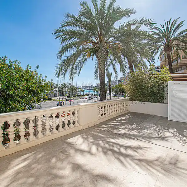 MODERN DESIGN APARTMENT WITH SPECTACULAR SEA VIEWS IN PALMA