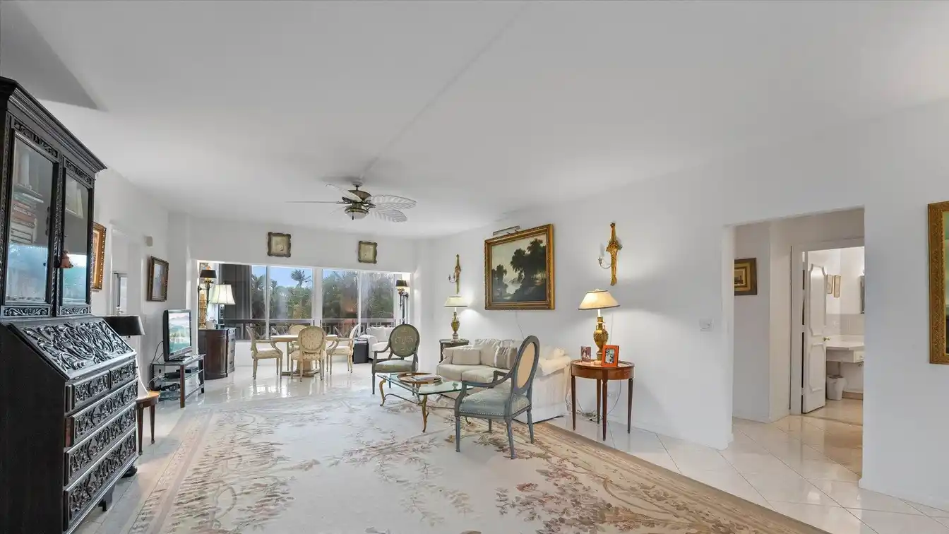 Elegant Condo in the Heart of Palm Beach