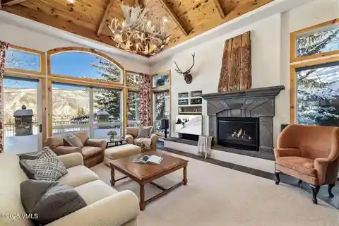 Delightful Mountain Residence