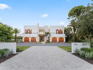 Sophisticated Brand-new Contemporary Estate