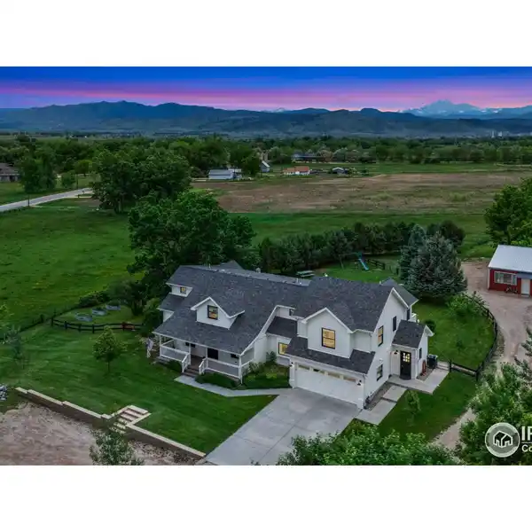 LUXURY FARM AND RANCH ESTATE IN THE HEART OF HYGIENE